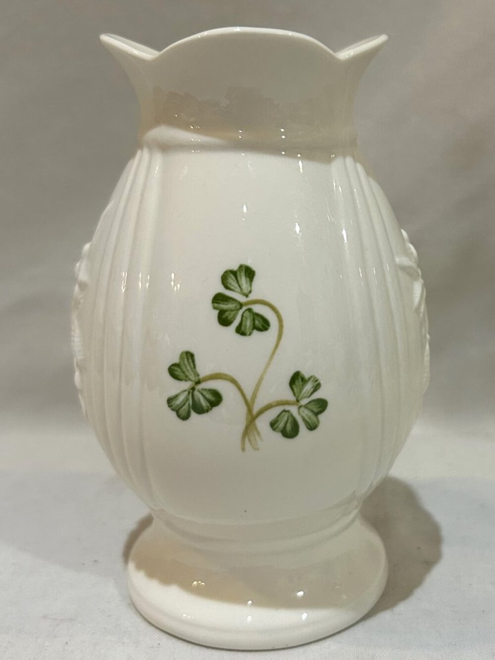 Irish Donegal Belleek Porcelain Mourne Vase 4.75" Shamrock